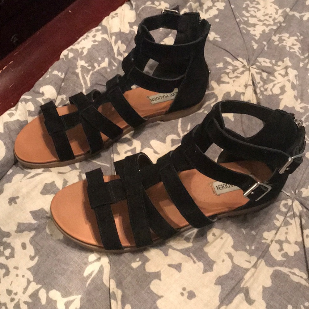 Like new, gladiator sandals !! ;)